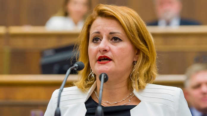 Tlačenice v obchodoch.