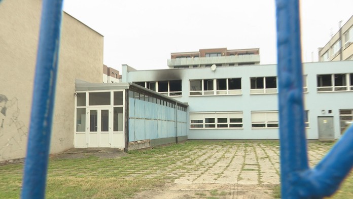 Školu, ktorú na začiatku prázdnin podpálil jej študent a zahynul tam, v septembri otvoria