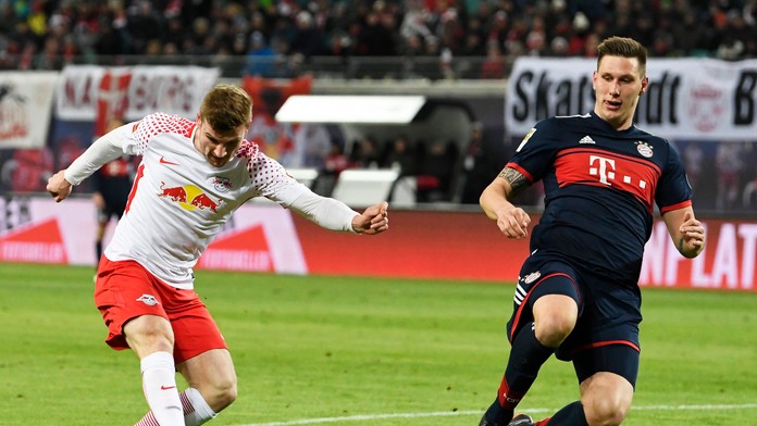 Timo Werner skóruje proti Bayernu.