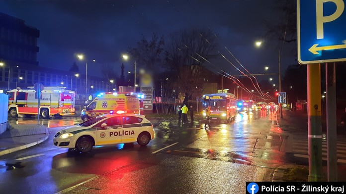 Dvaja zrazení chodci v Žiline za jeden deň. Jeden zostal zakliesnený pod trolejbusom