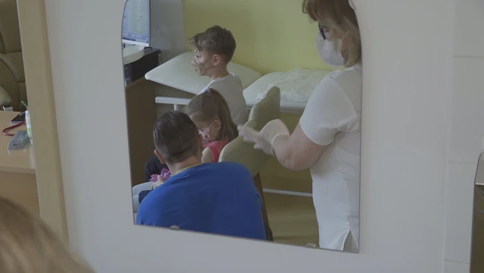 Pred nástupom do školy čaká ukrajinské deti zdravotná prehliadka. Štát im zabezpečí aj povinné očkovanie