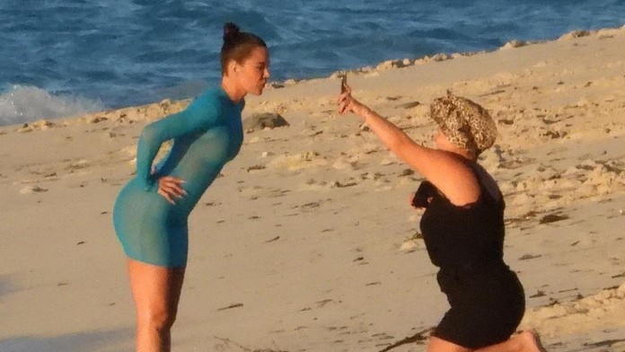 Khloé s asistentkou.