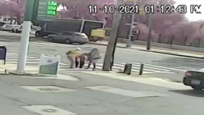 Kamera zachytila pokus o únos dievčatka v New Yorku