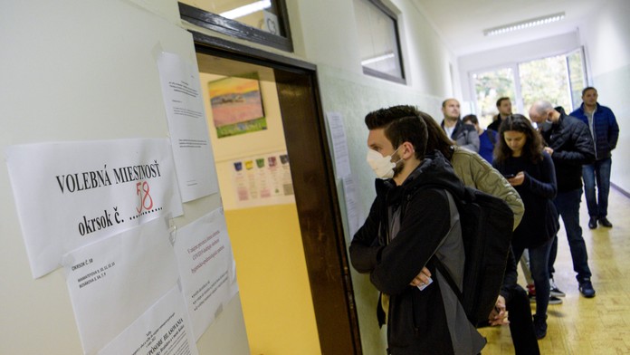 Odmena za účasť na voľbách sa zavádzať nebude. Smer a Hlas boli proti