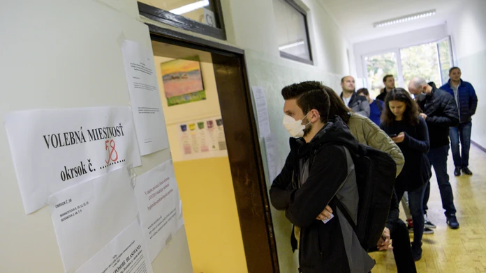 Odmena za účasť na voľbách sa zavádzať nebude. Smer a Hlas boli proti