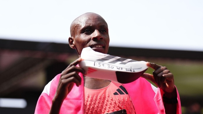 História je prepísaná. Sawe v Londýne zabehol maratón prvýkrát pod 2 hodiny