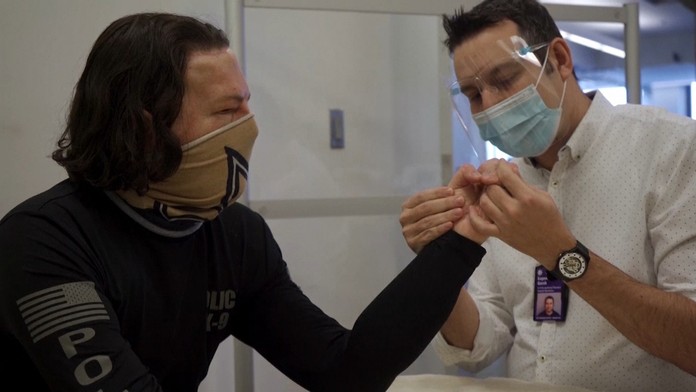 Karinka Qayumová a Jakub Švec ako Nina a Tobias