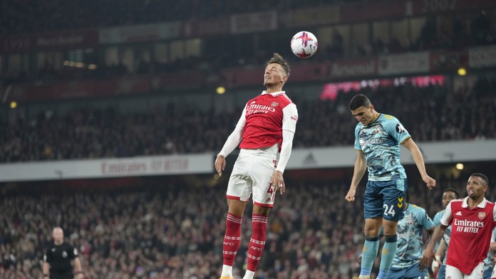 Rúca sa to ako domček z karát. Arsenal doma opäť stratil a nádeje na titul blednú