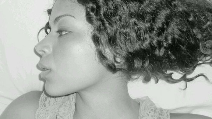 Kráska skočila bungee-jumping a narazila do mosta pod ňou