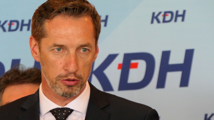 Zakladatelia KDH vyzývajú nepodporiť Korčoka. Súčasné vedenie to vníma s poľutovaním
