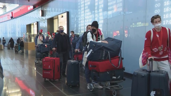 VIDEO: Hokejoví hrdinovia sa vrátili z Číny. Pozrite si ich príchod
