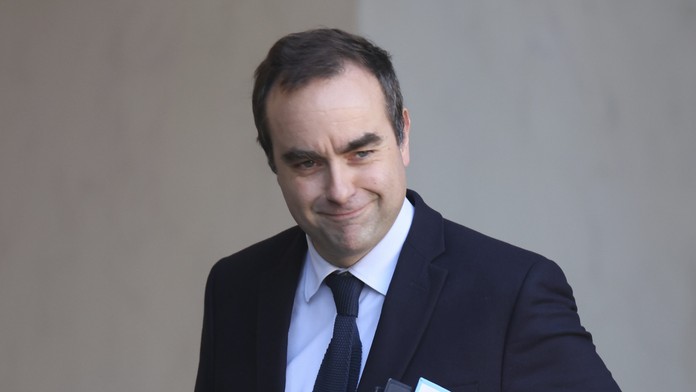 Macron vymenoval za nového premiéra ministra obrany Sébastiena Lecornua