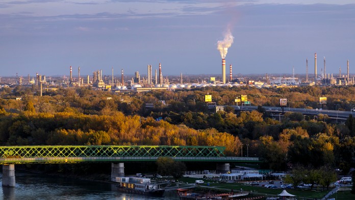 Ľudí v Bratislave vydesil silný zápach. V Slovnafte mala zlyhať technika, vo vzduchu bola zvýšená hladina benzénu