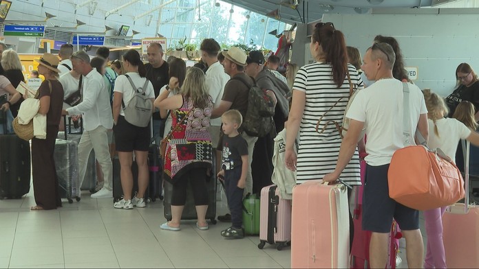 Tí, čo to nevzdali, sa dočkali. Dovolenkári z Košíc aj Solúna napokon odleteli, dostanú kompenzácie