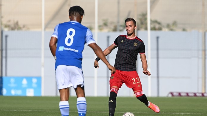 Futbalista Filip Twardzik v drese Trnavy.