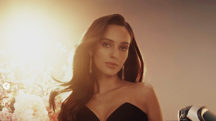 VIDEO: Dcéra Karla Gotta Charlotte Ella vydala prvú pesničku a je z toho hit. Prirovnávajú ju k hviezdnej speváčke