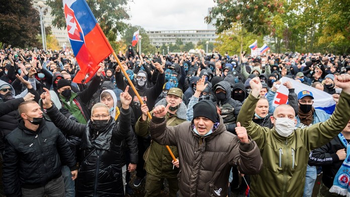 Polícia pátra po deťoch, ktoré kričali vulgárne heslá a ich rodičoch.