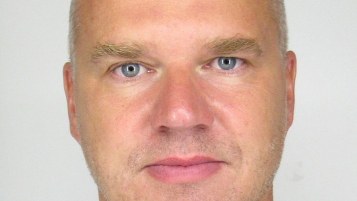 Senátori prichádzaju na hlasovanie o ústavnosti impeachmentu.