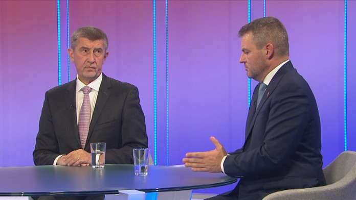 Andrej Babiš a Peter Pellegrini počas debaty k 100. výročiu vzniku ČSR.
