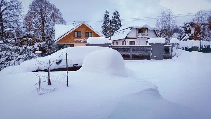 Do niektorých kútov Slovenska dorazila rozprávková zima. Pozrite si fotky z najzasneženejších obcí