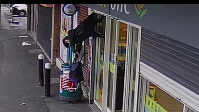 Stačilo jedno video a pozná ju celá krajina. „Lietajúca dôchodkyňa“ je hitom na sociálnych sieťach