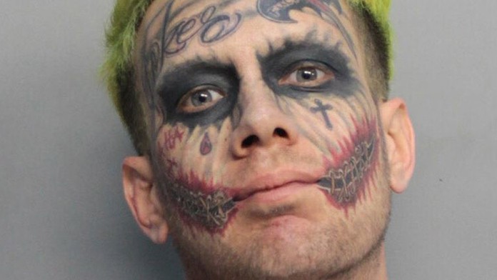 Na snímke je dvadsaťdeväťročný Lawrence Sullivan, ktorého zatkla polícia.