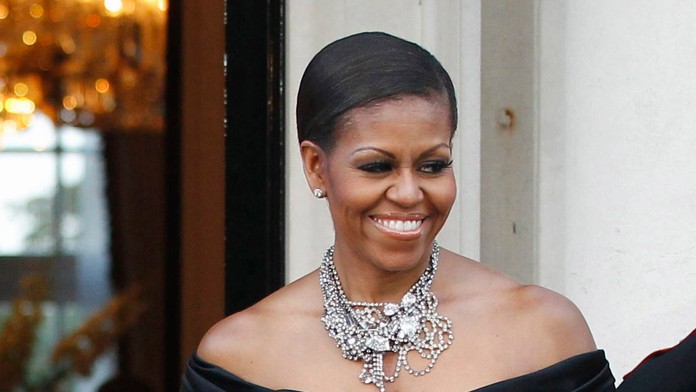 Michelle Obamová žiarila v jednoduchej čiernej róbe.