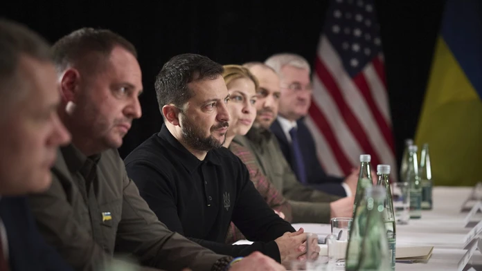Dohoda medzi USA a Ukrajinou má závažné nedostatky. Odborníci upozorňujú na právne medzery
