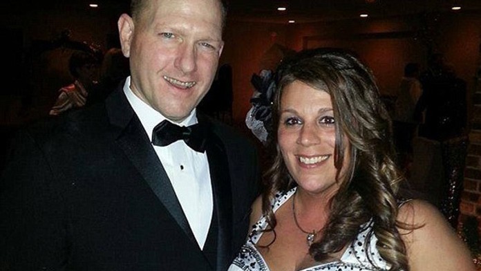 William Riley Knight (49) a jeho manželka Nikki 