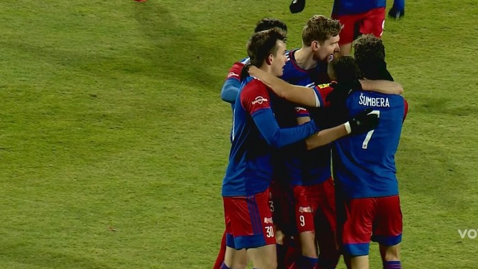 Radosť hráčov Senice po strelení gólu.