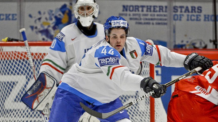 Taliansky hokejista Nicholas Plastino na archívnej snímke.