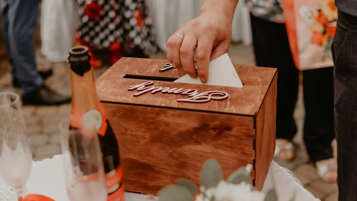 Svadobná obálka začína Slovákom robiť vrásky. Túto sumu dnes hostia dávajú najčastejšie