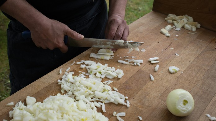 Trik, ktorý zmení krájanie cibule: Vedci ukázali, ako sa vyhnúť záchvatu plaču