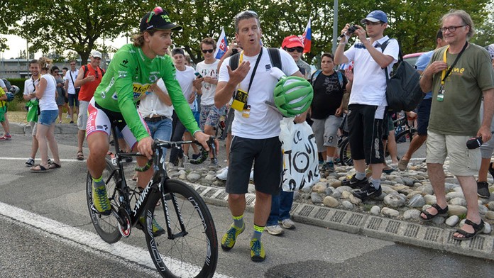 Peter Sagan v obklopení slovenských fanúšikov.