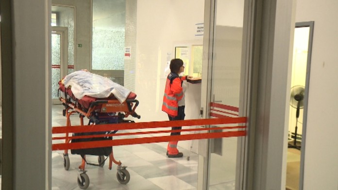 Mužov zdravotný stav zostáva nezmenený. Dýchajú zaňho prístroje