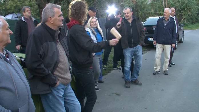 Zúfalí Bardejovčania dnes prišli zobudiť svojho primátora.