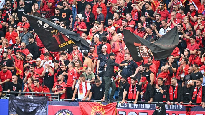 Účastník Eura žiada tvrdé tresty pre dve krajiny za hanlivý pokrik. Hrozí odstúpením z turnaja