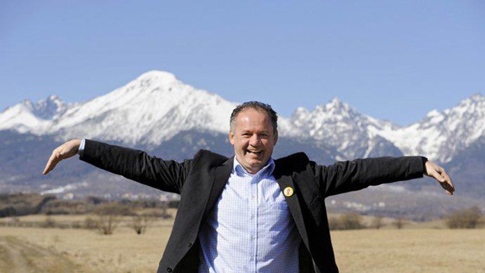 Prezident Andrej Kiska na archvínej snímke ako Dobrý anjel.