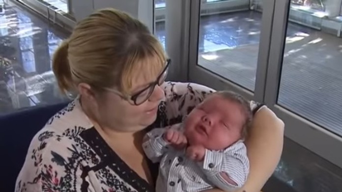 Sprava Martin Pospíšil a Kazach Andrej Bujalski v súboji o puk na MS do 20 rokov.