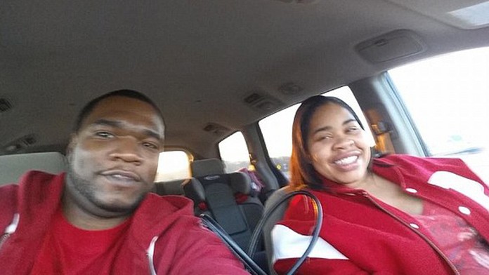 Rodičia štvorročného chlapca, ktorý spadol ku gorile.