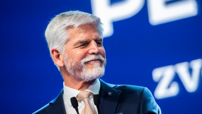 Novým českým prezidentom bude armádny generál vo výslužbe Petr Pavel.