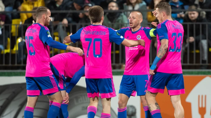 Slovan po famóznom večeri vyhral rozhodujúci zápas i skupinu. Čaká ho jarná Európa