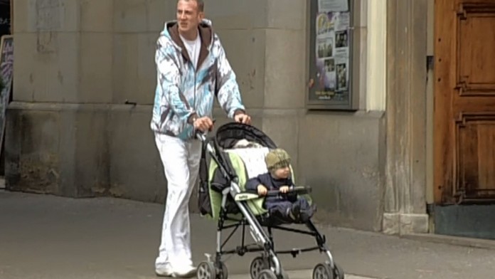 Politici sľúbili čerstvým otcom platenú dovolenku. Zisťovali sme podrobnosti