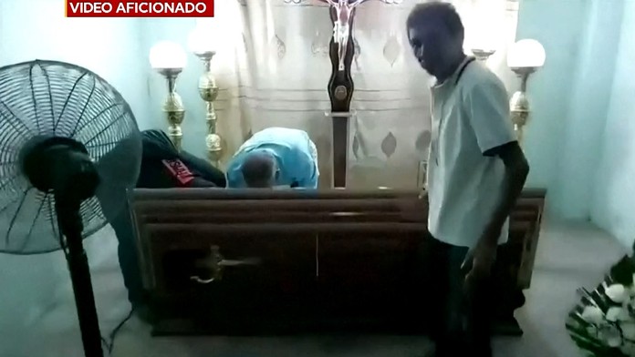 Ekvádorčanka, ktorá sa zobudila na vlastnom pohrebe, v nemocnici zomrela