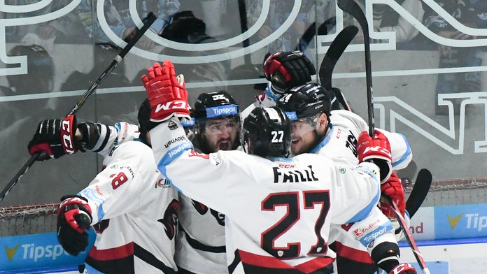 Hráči Juventusu po obdržaní druhého gólu.