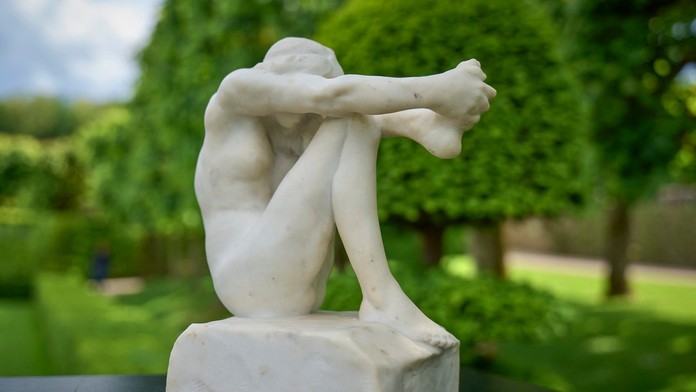 Rodina si roky myslela, že majú doma kópiu vzácnej sochy. Keď zistili, že ide o originál, vydražila sa za obrovskú sumu