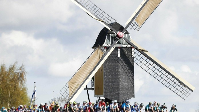 Pelotón na Amstel Gold Race.