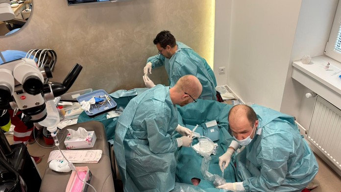 Zákrok záchranárov priamo v zubnej ambulancii. 