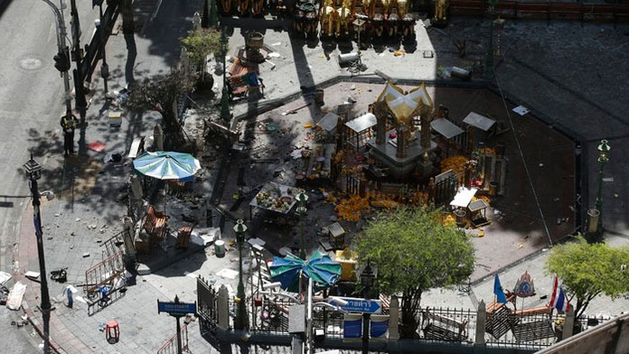 Veľká časť centra Bangkoku zostáva naďalej uzavretá kvôli práci pyrotechnikov a forenzných špecialistov.