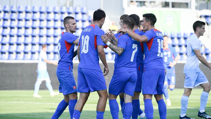 Hráči Slovenska sa tešia po strelení gólu